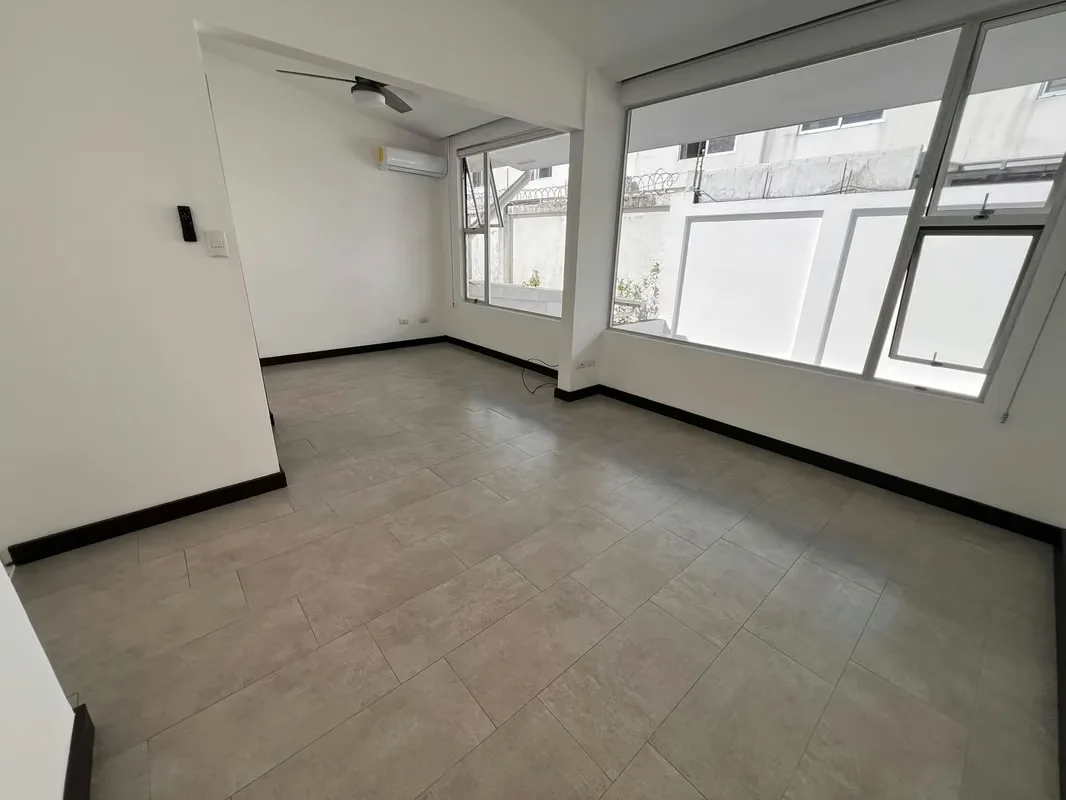 * Casa de diseño contemporáneo de dos niveles. En el primero encontramos un espacio integrado de sala-comedor con A/C y cocina abierta con desayunador, terraza techada, área de ..., photo 11