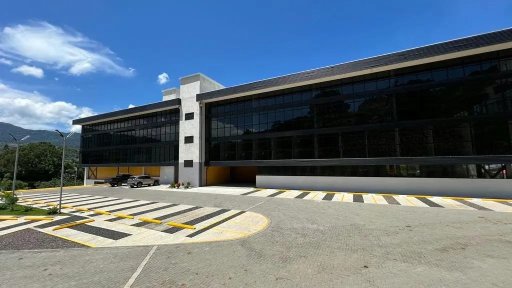 Piso Corporativo en Alquiler — 2.000 m²