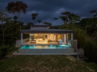 Nueva villa tropical  cuenta con una sala de cine y vistas a la icónica cola de la ballena., photo 4