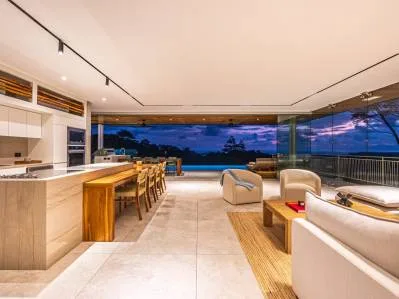 Nueva villa tropical  cuenta con una sala de cine y vistas a la icónica cola de la ballena., photo 9