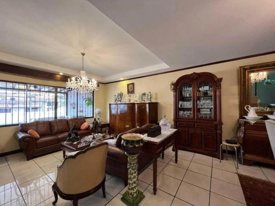 Venta de Magnifica Casa en Curridabat, San José / Mls. 26-892 OFC JB - Venta en Curridabat, photo 8