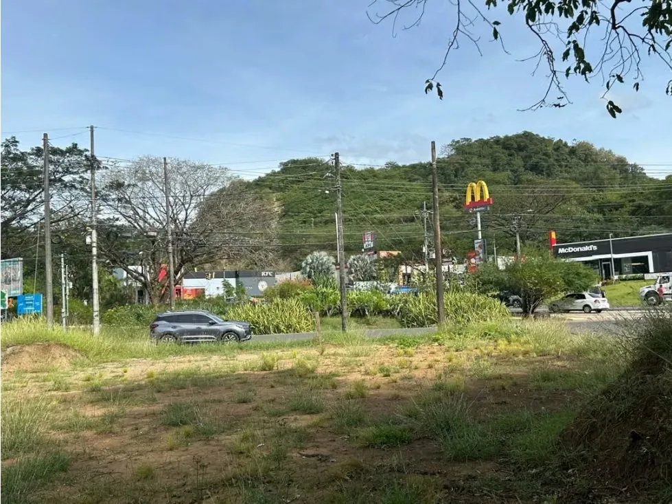 DESCRIPCIÓN GENERAL: exclusivo lote comercial de topografía plana, con 24 metros de frente, en ...