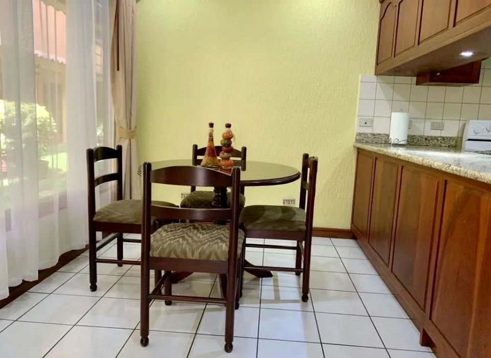 Este cómodo y acogedor apartamento se encuentra totalmente amueblado y equipado para su comidas., photo 6
