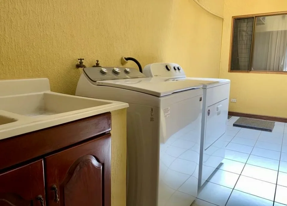 Este cómodo y acogedor apartamento se encuentra totalmente amueblado y equipado para su comidas., photo 7