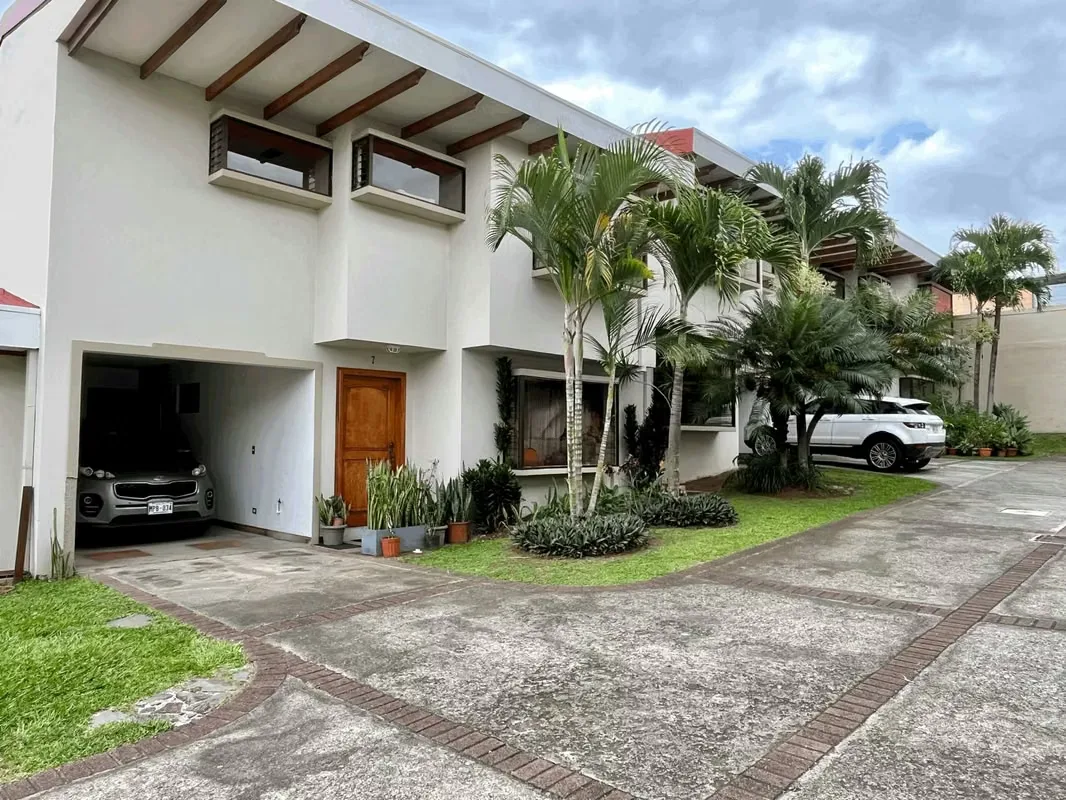 TOWN HOUSE IN CONDOMINIUM FOR RENT - URUCA - HOSPITAL DEL TRAUMA