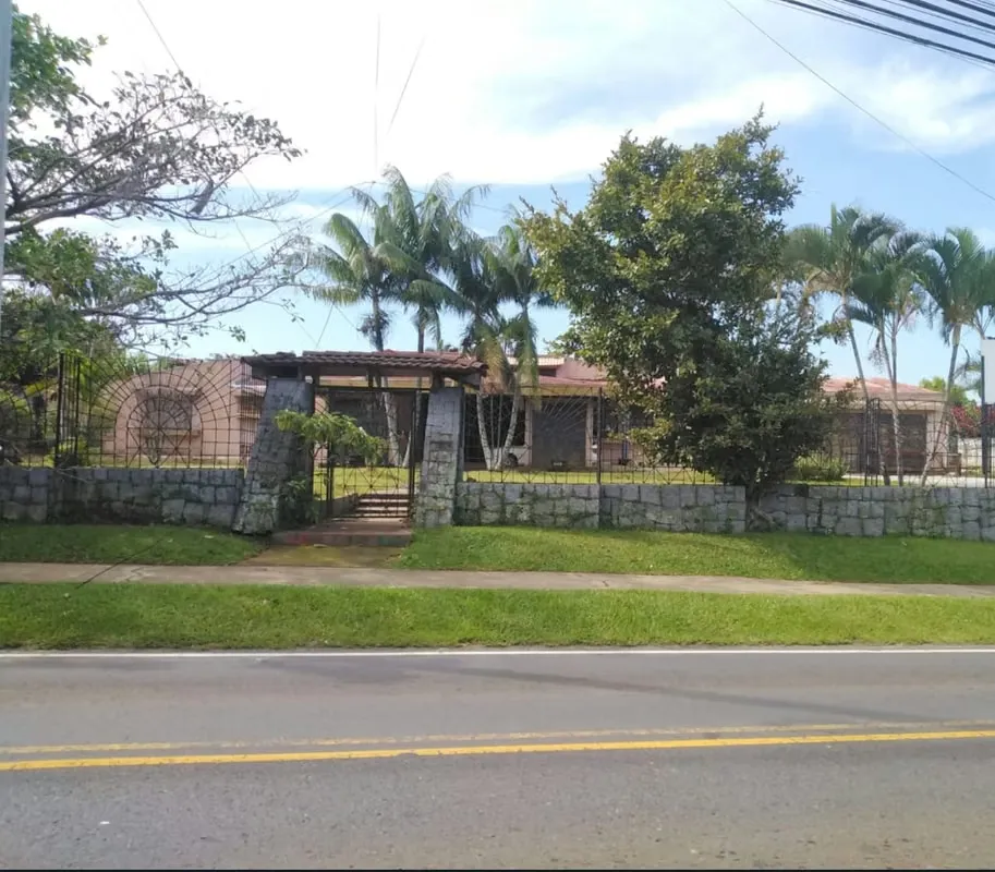 Venta de amplia propiedad de uso mixto ubicada en Llorente de Flores, Heredia. Se ubica a 10 minutos del aeropuerto Juan Santamaria. El uso de suelo es de tipo mixto, residencial y ..., photo 3