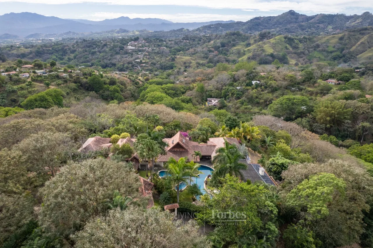 Villa Plumeria: Atenas, 3.8 Ha with Pool, Coffee Plantation & Views