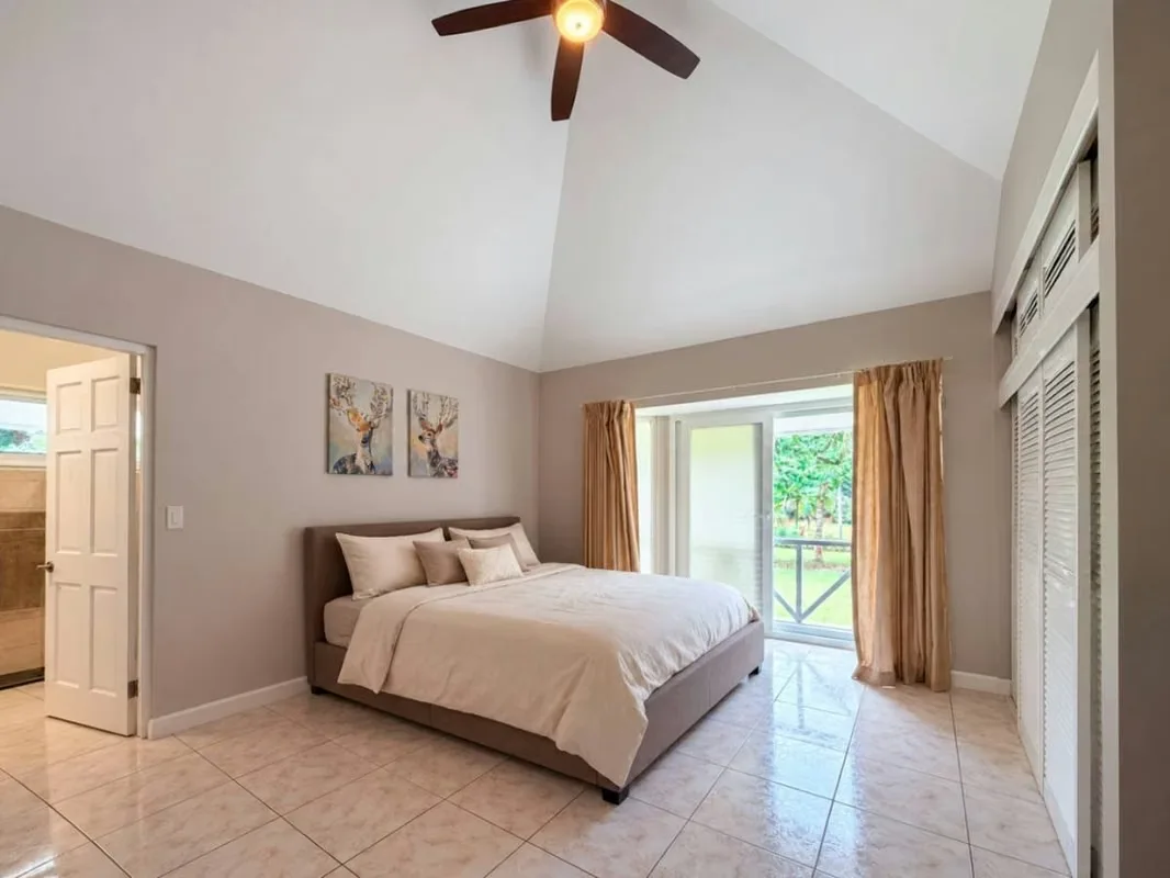 Una propiedad de 5000 m2 con una casa de 210m2 de construcción, estilo villa y arquitectura americano-caribeño, ubicada en condominio con seguridad 24/7 y con fácil acceso a ..., photo 12