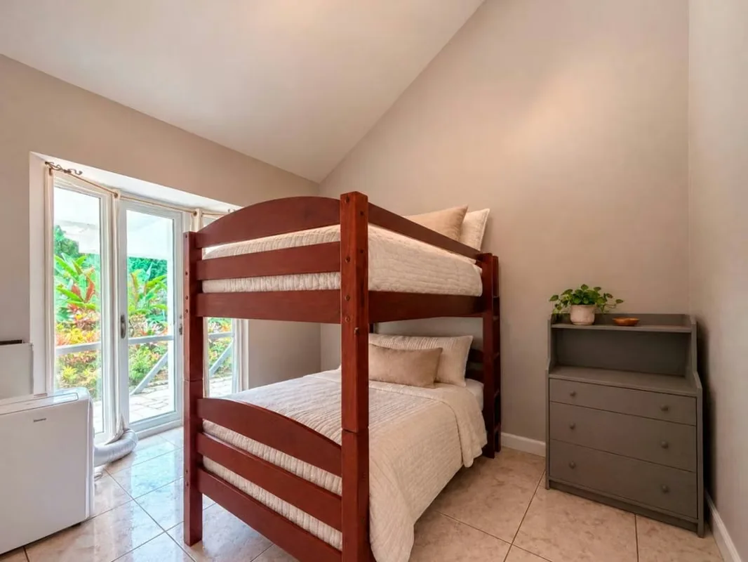 Una propiedad de 5000 m2 con una casa de 210m2 de construcción, estilo villa y arquitectura americano-caribeño, ubicada en condominio con seguridad 24/7 y con fácil acceso a ..., photo 14