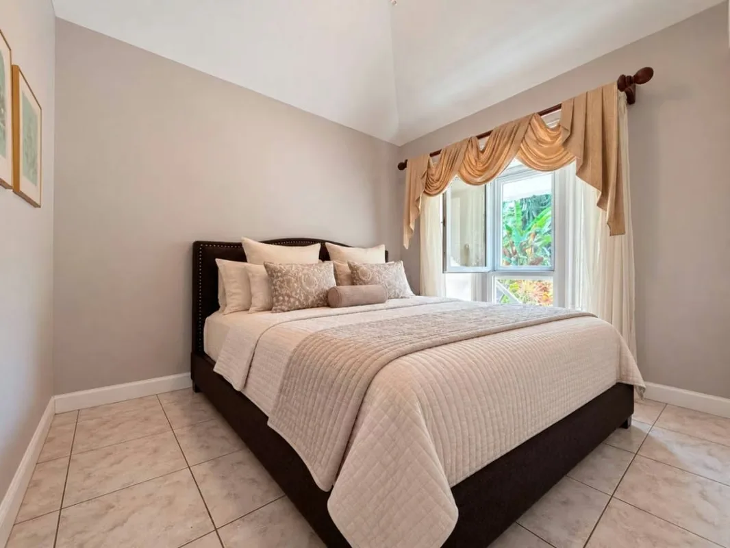 Una propiedad de 5000 m2 con una casa de 210m2 de construcción, estilo villa y arquitectura americano-caribeño, ubicada en condominio con seguridad 24/7 y con fácil acceso a ..., photo 15