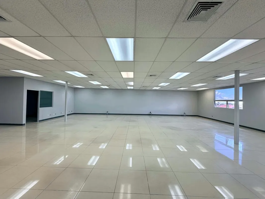 Building for rent in Guadalupe / Commercial Use / Prime location, photo 5