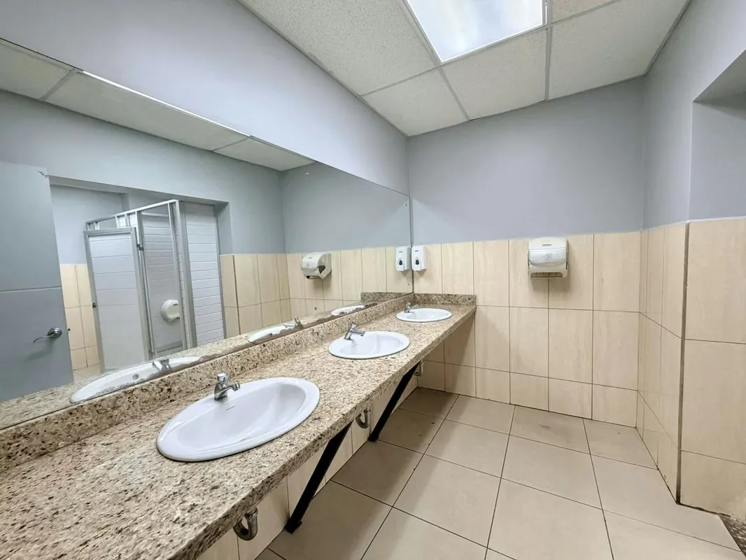 Building for rent in Guadalupe / Commercial Use / Prime location, photo 9