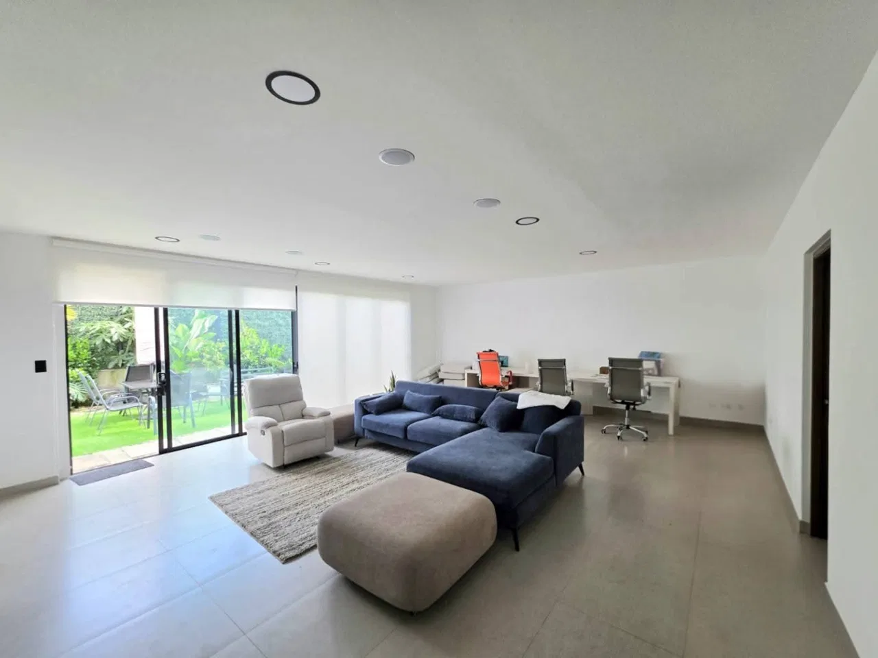 Venta en Guachipelín, Escazú - Casa de Tres Niveles en Condominio