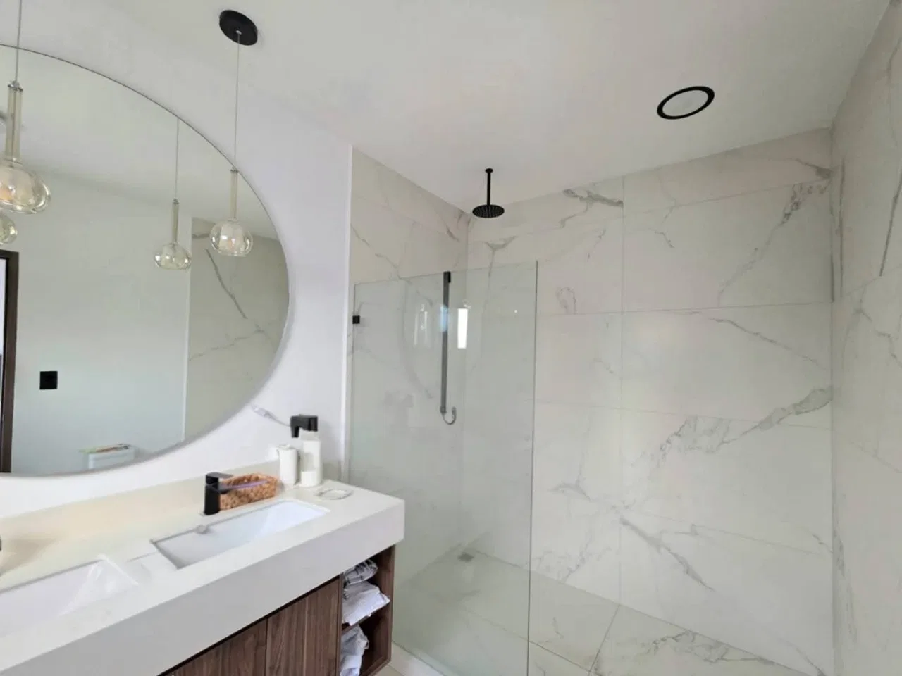 Venta en Guachipelín, Escazú - Casa de Tres Niveles en Condominio, photo 9