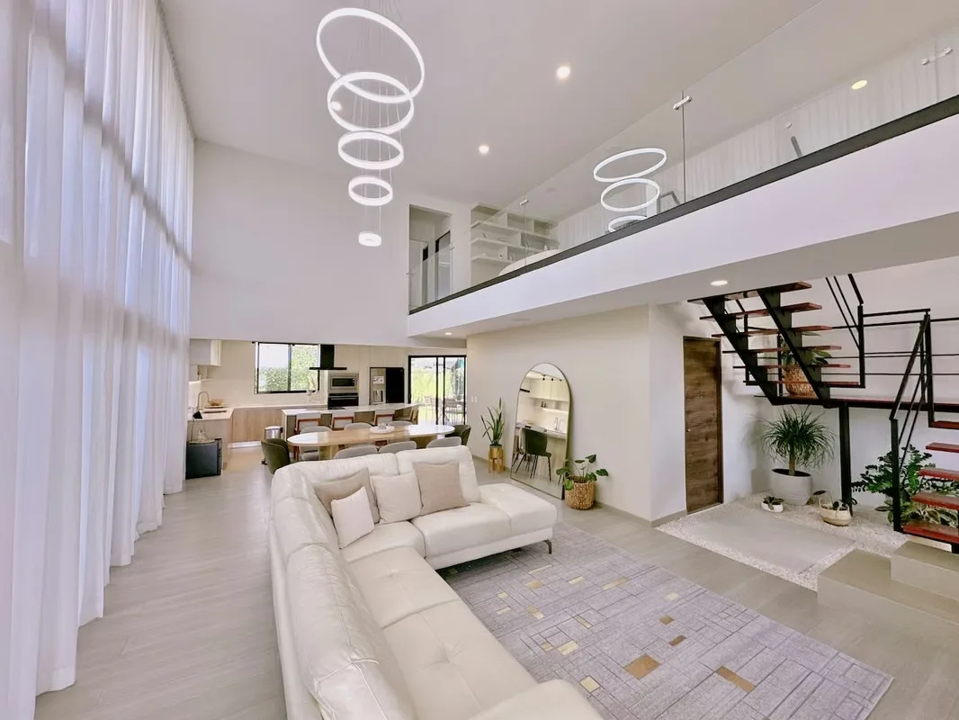 Venta de Exclusiva Residencia contemporánea en Hacienda Los Reyes, La Guácima de Alajuela.