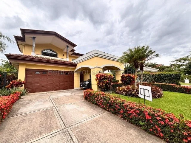 Venta de Hermosa Casa en Santa Ana / Mls. 26-1673 OFC JB - Venta en Santa Ana