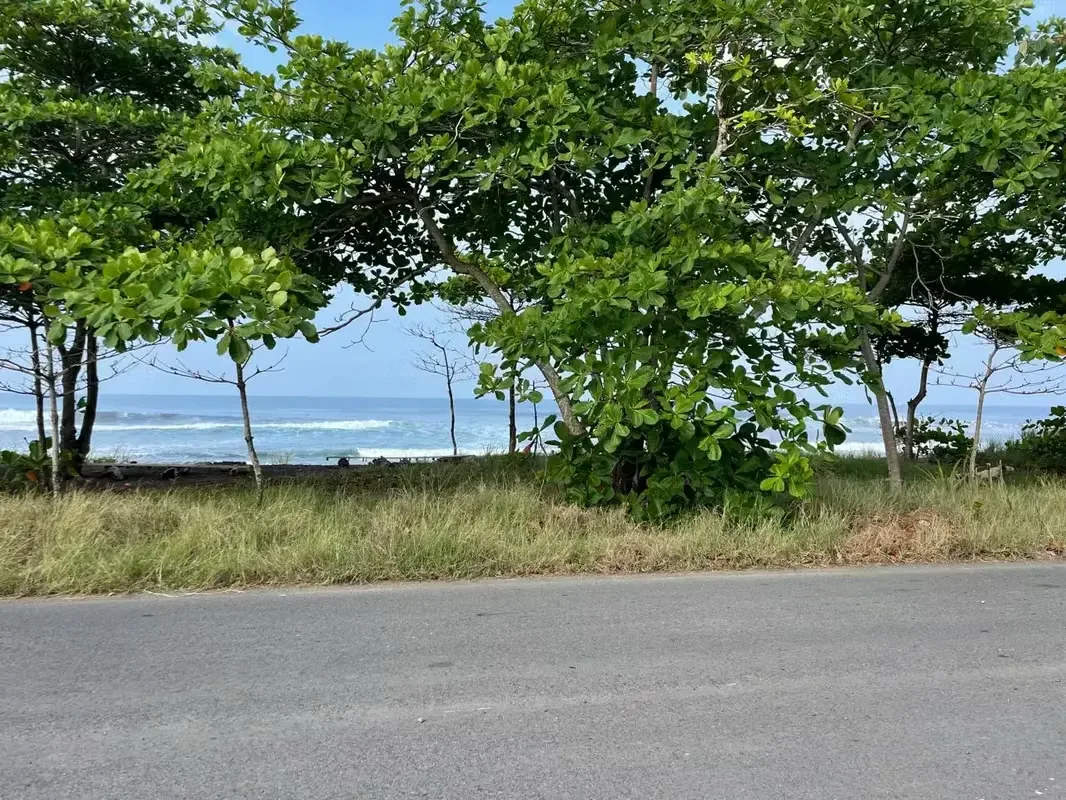 Discover an extraordinary opportunity to acquire premium coastal real estate in the highly coveted enclave of ..., photo 11