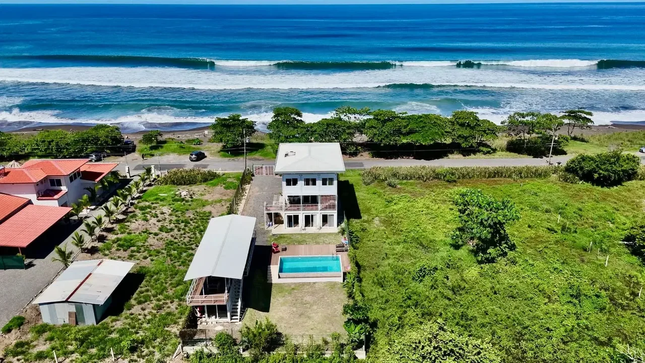 Discover an extraordinary opportunity to acquire premium coastal real estate in the highly coveted enclave of ..., photo 7