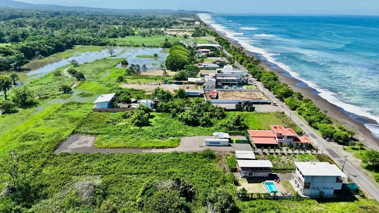Discover an extraordinary opportunity to acquire premium coastal real estate in the highly coveted enclave of ..., photo 9