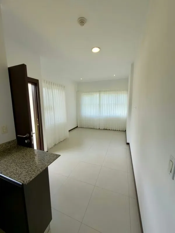Vendo apto en Condominio Duo. 83.20 m2 + parqueos. Planta baja, recién remodelado. 3 dormitorios, 2 baños con ...