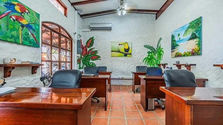 Prime Commercial Plaza for Sale in Playa Dominical, photo 4