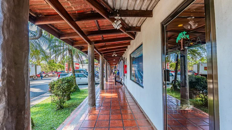 Prime Commercial Plaza for Sale in Playa Dominical, photo 8