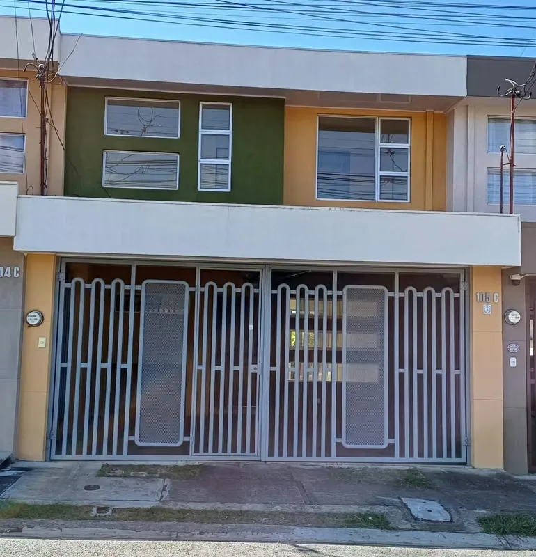 Casa en Alquiler en Herdia – 3 Dormitorios, Patio Amplio y Seguridad 24/7