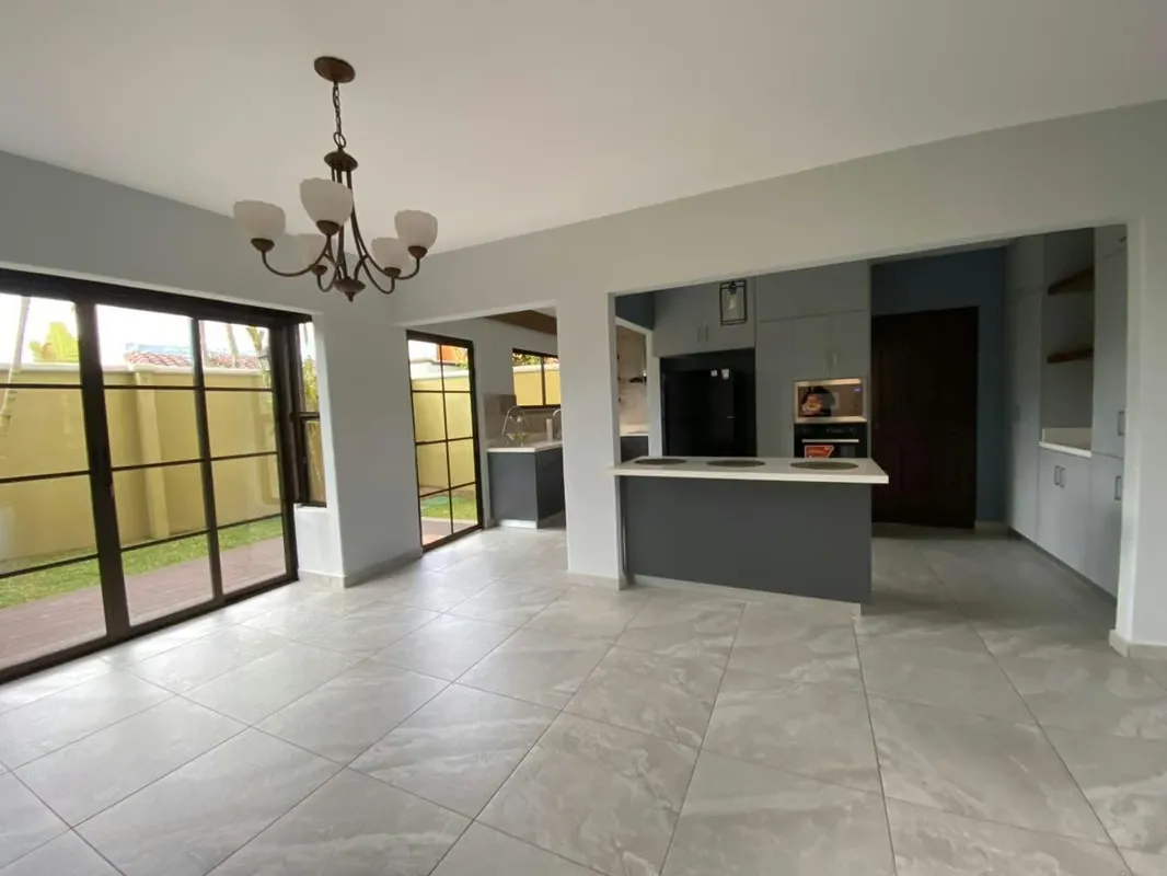Located in one of the most sought after residents in eastern San José, due to its proximity to schools, schools, shops and restaurants. It is an excellent option to invest, or give ...