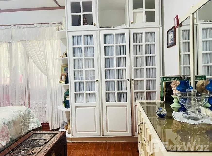 4 Bedroom House for Sale at Los Angeles San Rafael for $1,100, photo 8