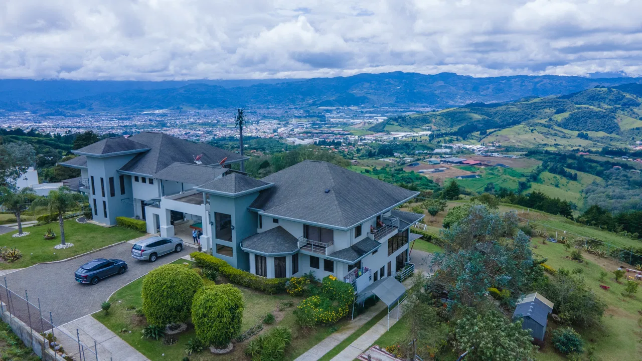 Two Hauses for Sale in Cartago