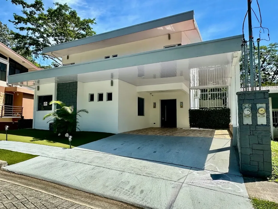Luxury House for Sale in Bosques del Sol Condominium, Orotina