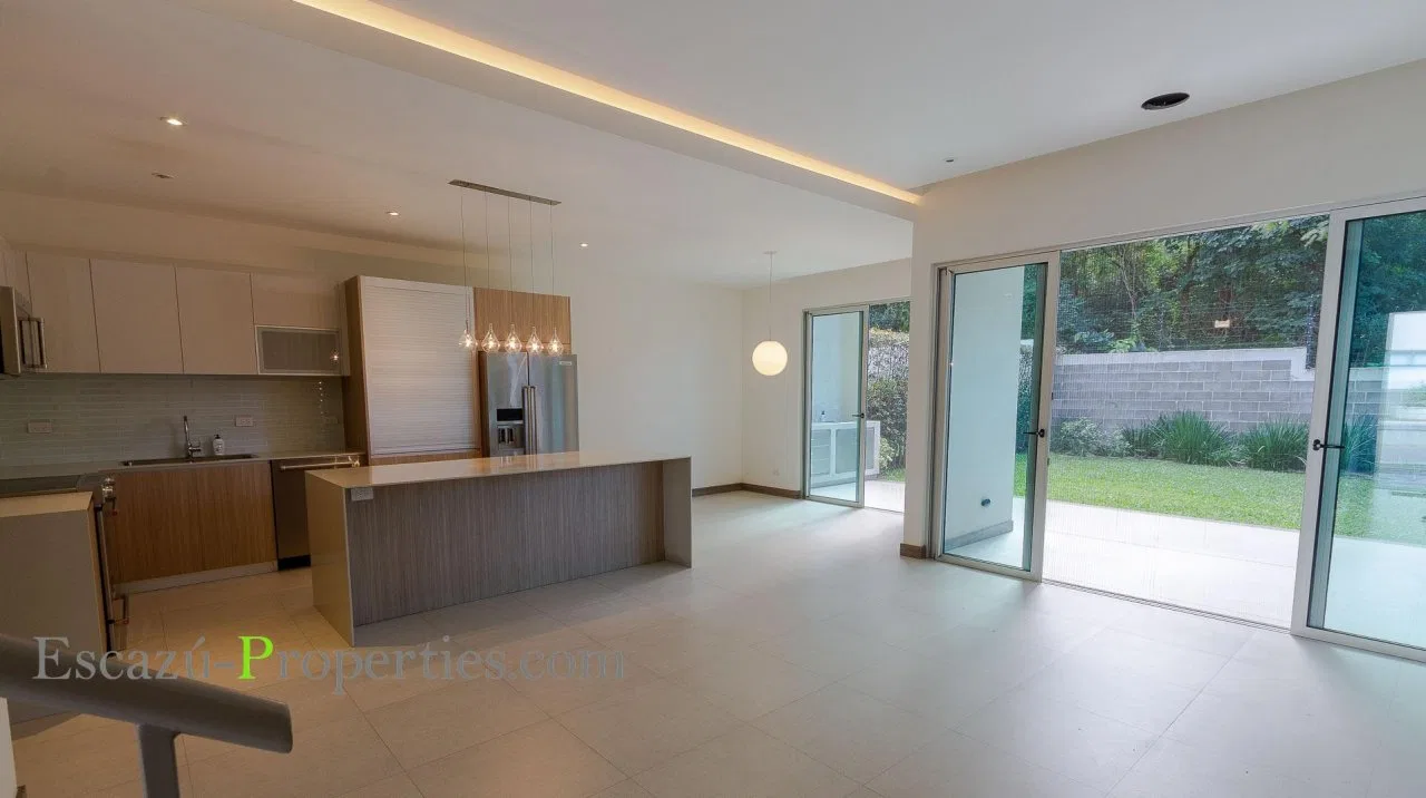 Condominios modernos en venta en Santa Ana.