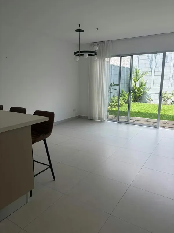 Se renta hermosa casa de dos plantas en Naos Resort, con una distribución funcional, espacios cómodos y una pequeña zona verde privada. Ideal para una familia que busca tranquilidad ..., photo 3