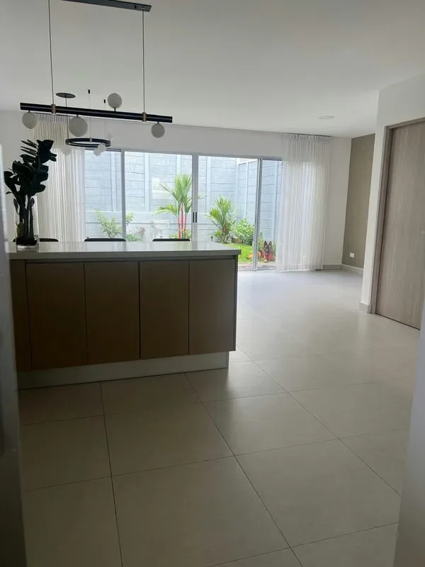 Se renta hermosa casa de dos plantas en Naos Resort, con una distribución funcional, espacios cómodos y una pequeña zona verde privada. Ideal para una familia que busca tranquilidad ..., photo 5