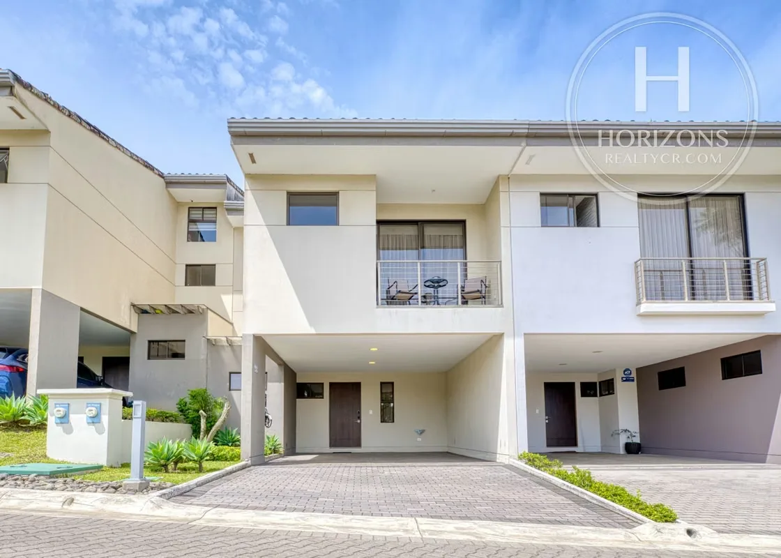 Casa en Venta en Condominio La Estefana en Sabanilla 3 Habitaciones más Mezzanine y Vista a Áreas Verdes nja1408dm