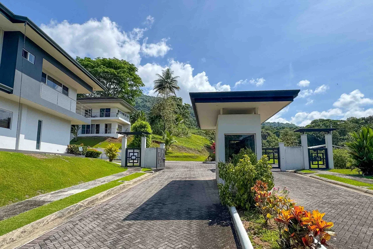 TURNKEY 2-BEDROOM VILLA WITH PRIVATE POOL IN GATED COMMUNITY NEAR PLAYA HERMOSA, photo 5