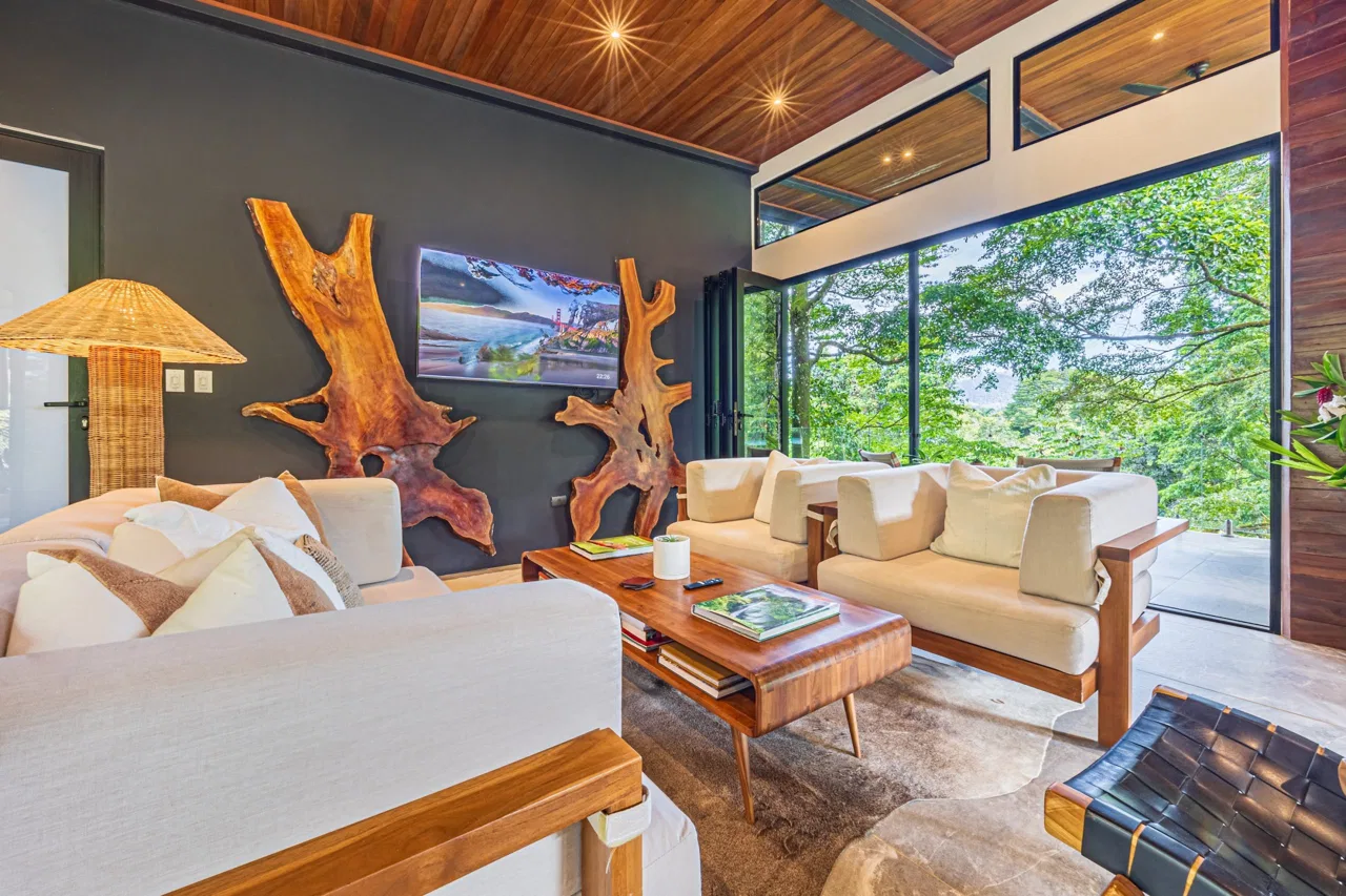 VILLA SOMBRA PROPERTY WITH FIVE BEDROOMS AND FOREST VIEWS, IN LA ALFOMBRA – 2.5 ACRES, photo 3