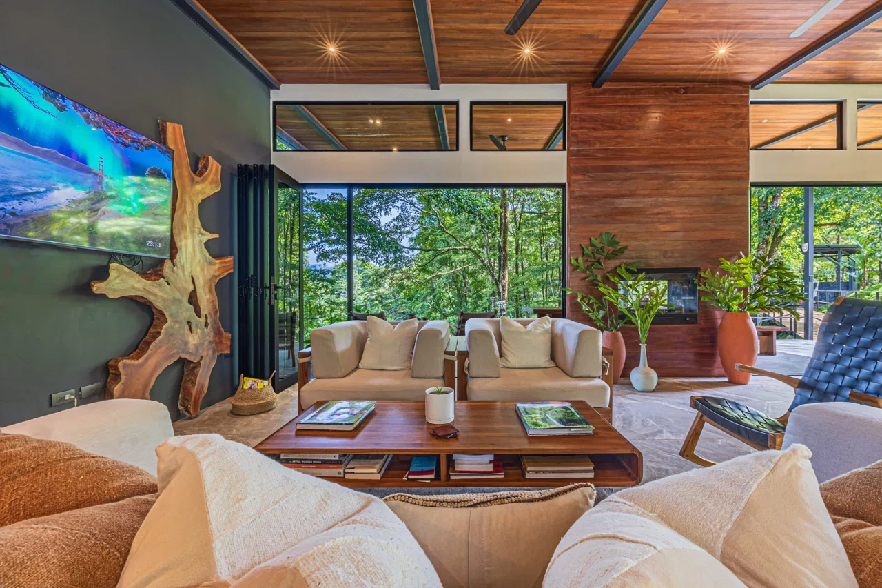 VILLA SOMBRA PROPERTY WITH FIVE BEDROOMS AND FOREST VIEWS, IN LA ALFOMBRA – 2.5 ACRES, photo 5