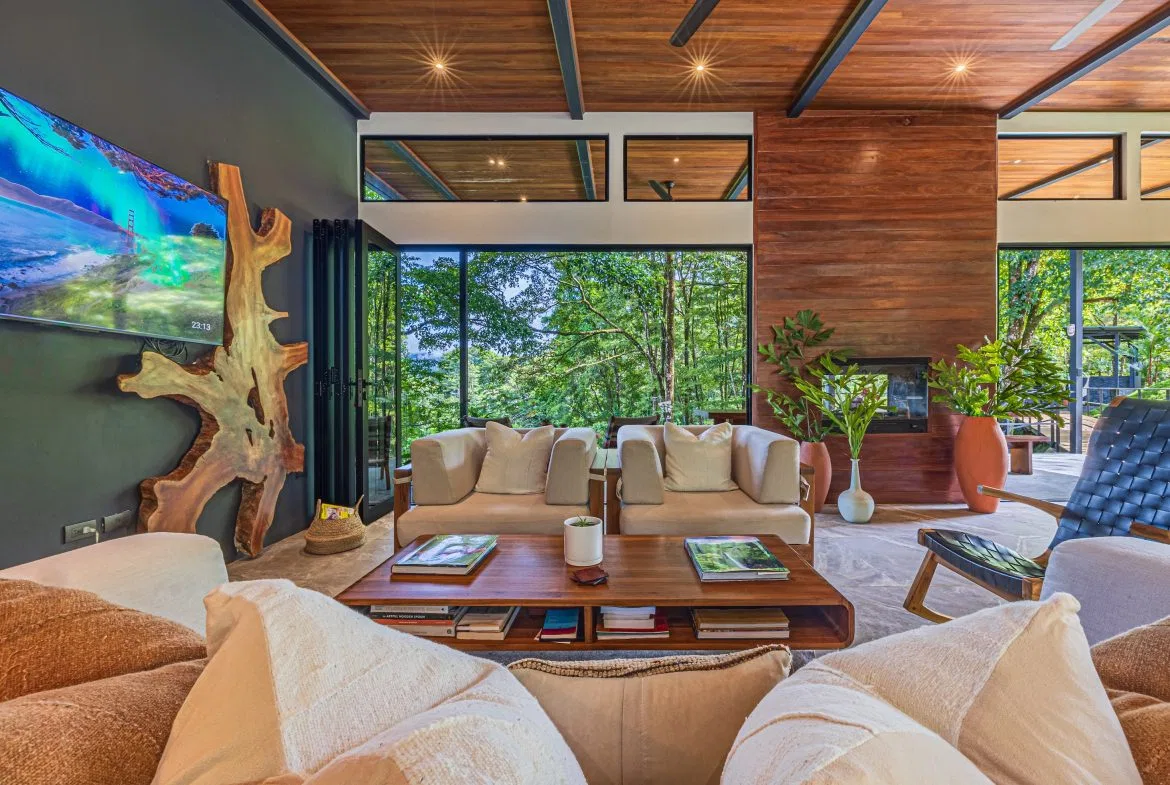 VILLA SOMBRA PROPERTY WITH FIVE BEDROOMS AND FOREST VIEWS, IN LA ALFOMBRA – 2.5 ACRES, photo 6
