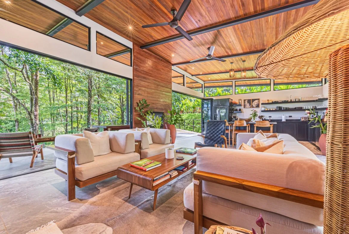 VILLA SOMBRA PROPERTY WITH FIVE BEDROOMS AND FOREST VIEWS, IN LA ALFOMBRA – 2.5 ACRES, photo 8