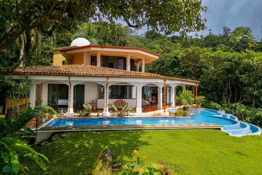 Retiro de Lujo con Vista al Mar