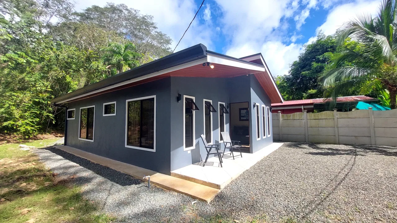 PROPERTY TWO BEDROOM HOME NEAR TO THE BEACH, IN HATILLO – 0.09 ACRES