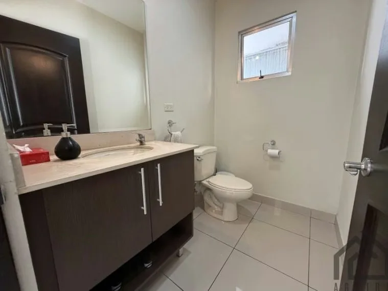Beautiful house with spacious rooms, natural light and plenty of green space, photo 11