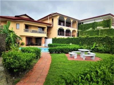Hotel de Lujo Frente al Mar – Playa Jacó