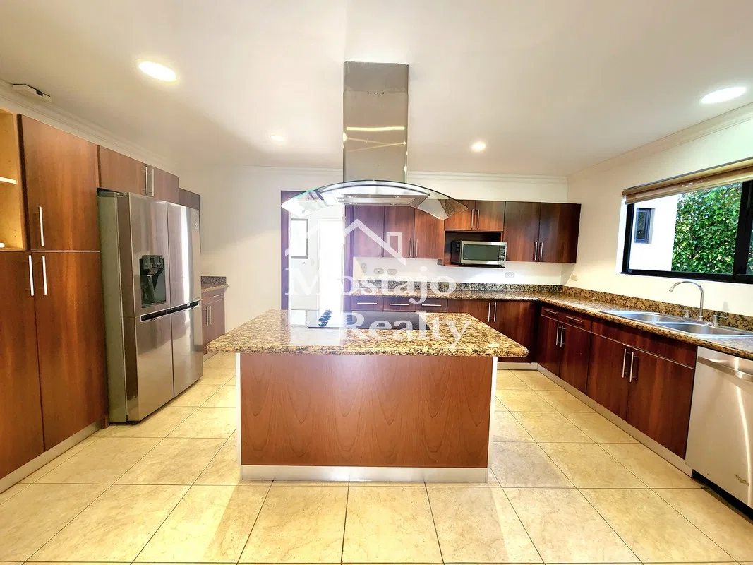 Venta de casa, Condominio Via Nova, Pozos Santa Ana