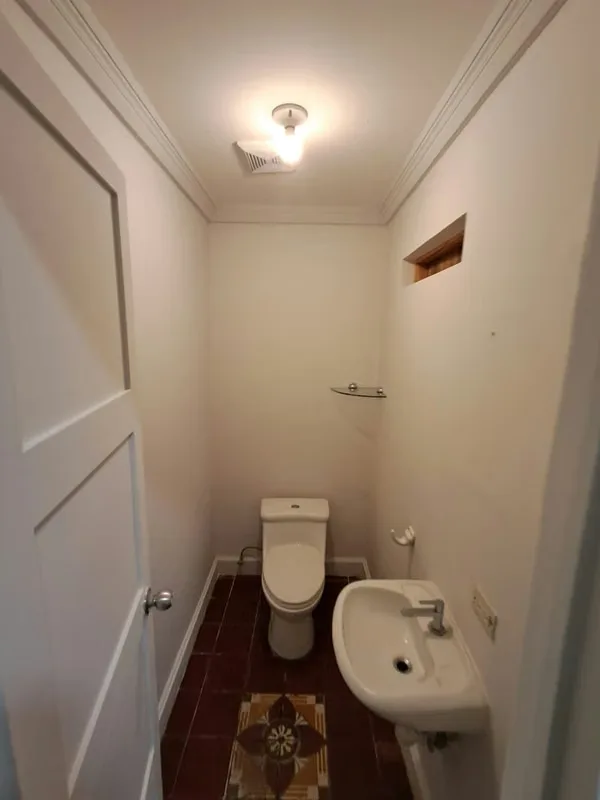 Se alquila céntrico y original espacio para: oficina, estudio fotográfico, taller de arte, consultorio, etc en edificio boutique en Barrio Amón con perfecta ubicación!!, photo 5