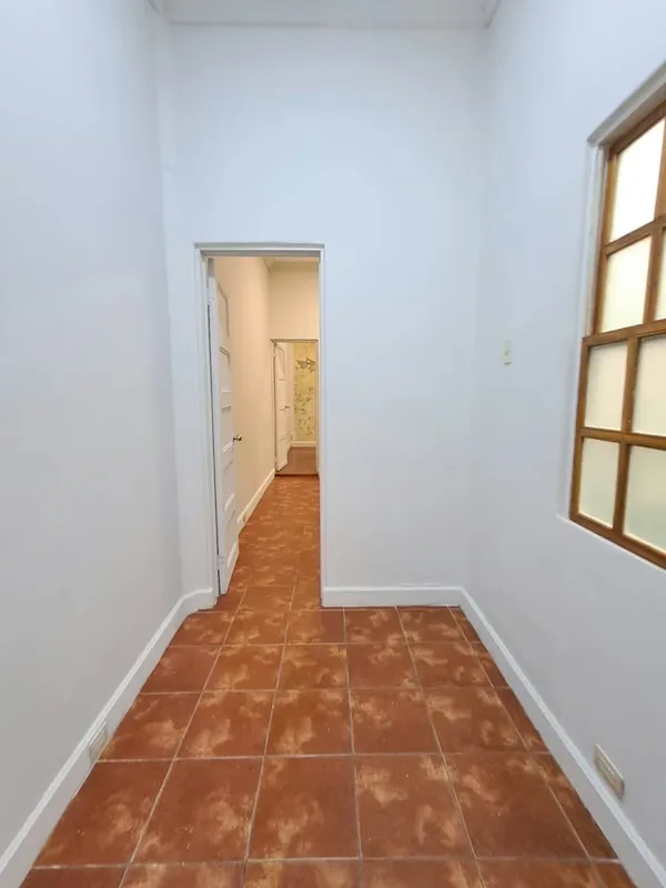 Se alquila céntrico y original espacio para: oficina, estudio fotográfico, taller de arte, consultorio, etc en edificio boutique en Barrio Amón con perfecta ubicación!!, photo 6