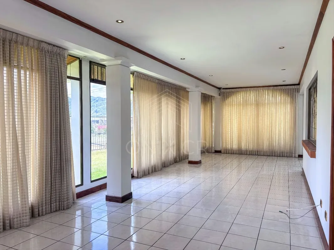 One Floor House for Rent in Pinares de Curridabat 4 rooms with Garden