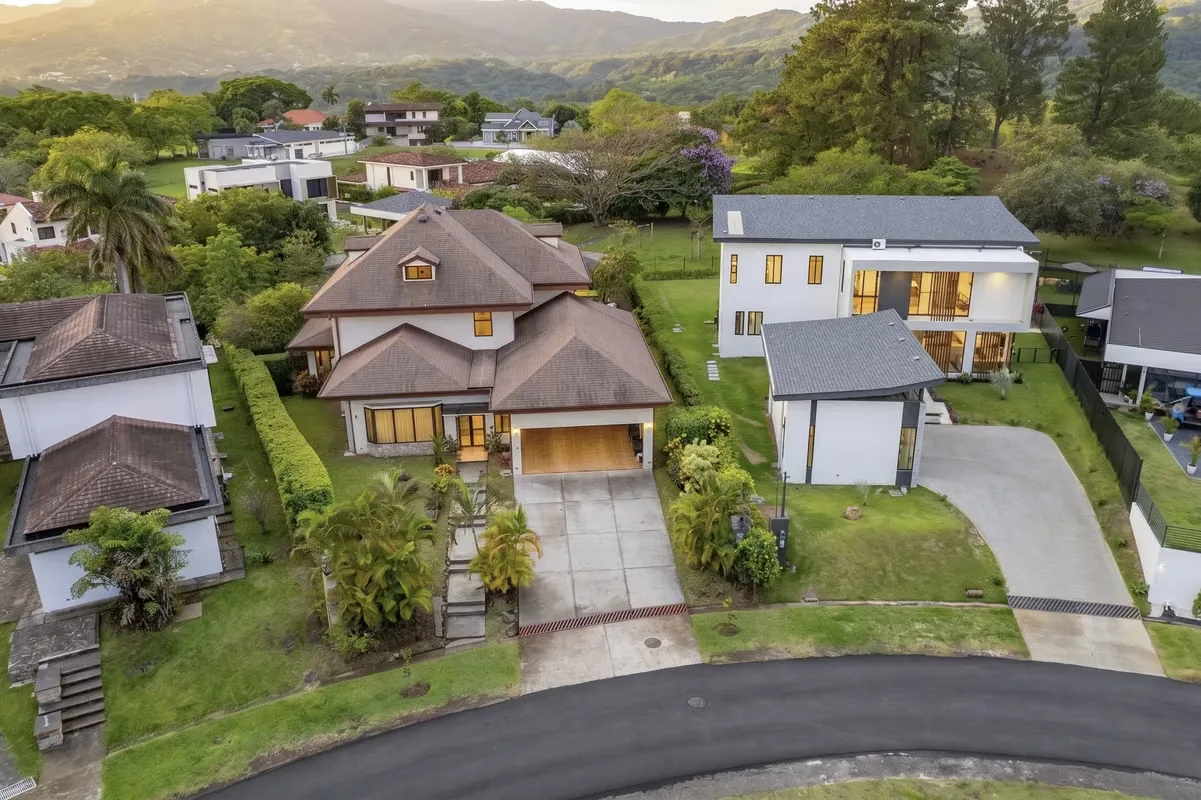 Luxury House for Sale in Hacienda Los Reyes