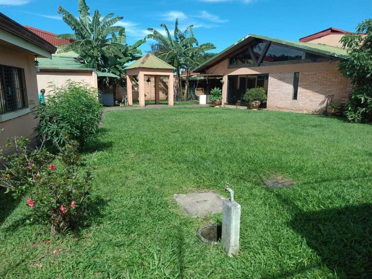Se vende casa en Tirrases Curridabat 25-1167 - Venta en Curridabat